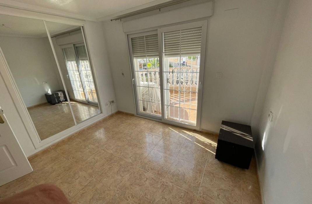 Resale - Villa - Torrevieja - Los altos