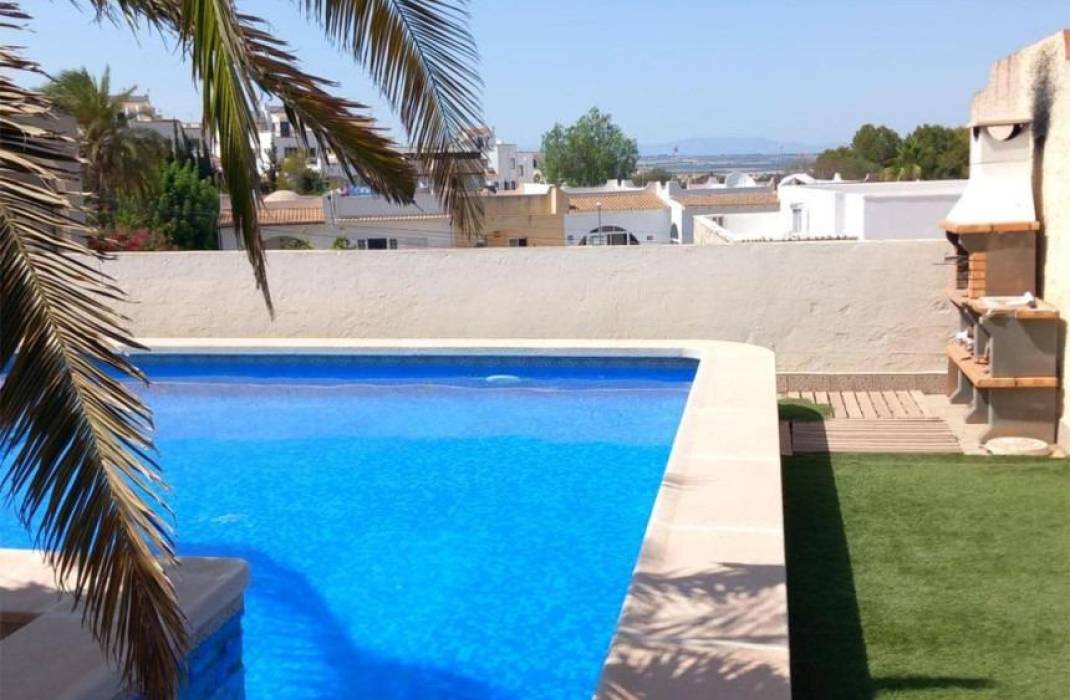 Resale - Villa - Torrevieja - Los altos