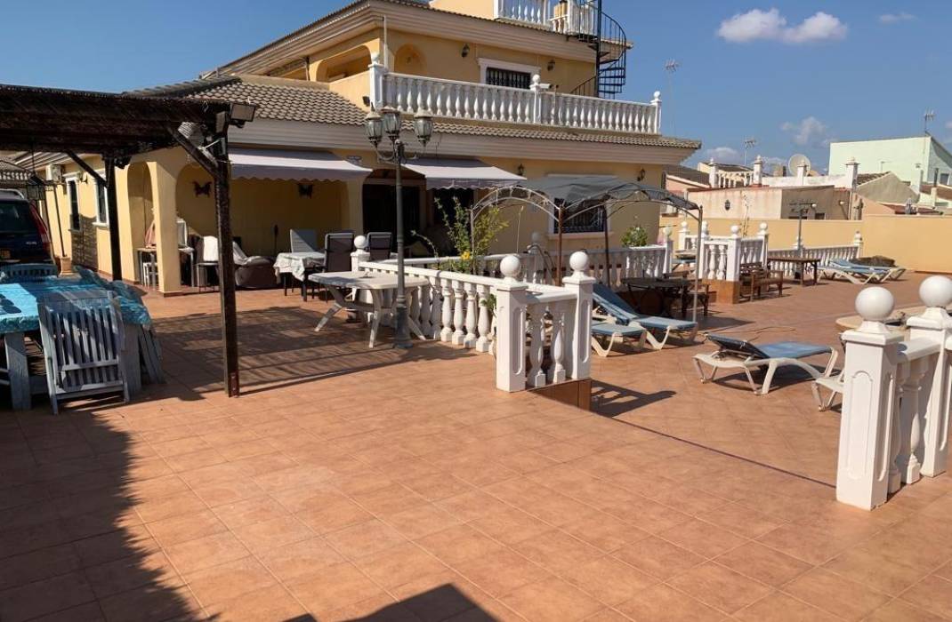 Resale - Villa - Torrevieja - Los altos