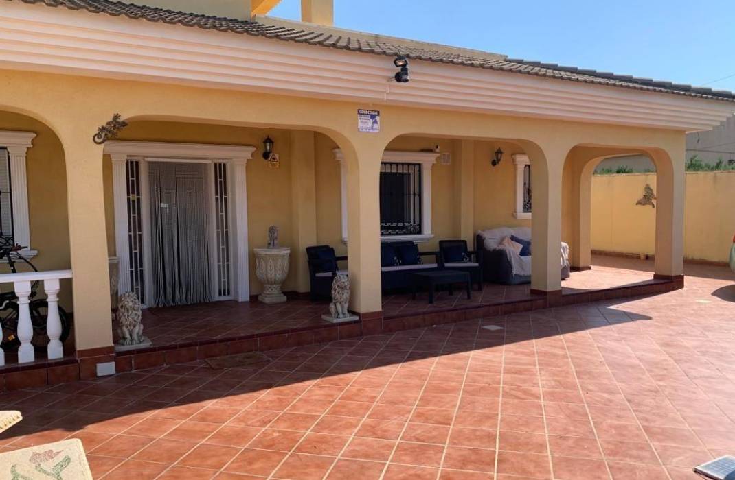 Resale - Villa - Torrevieja - Los altos