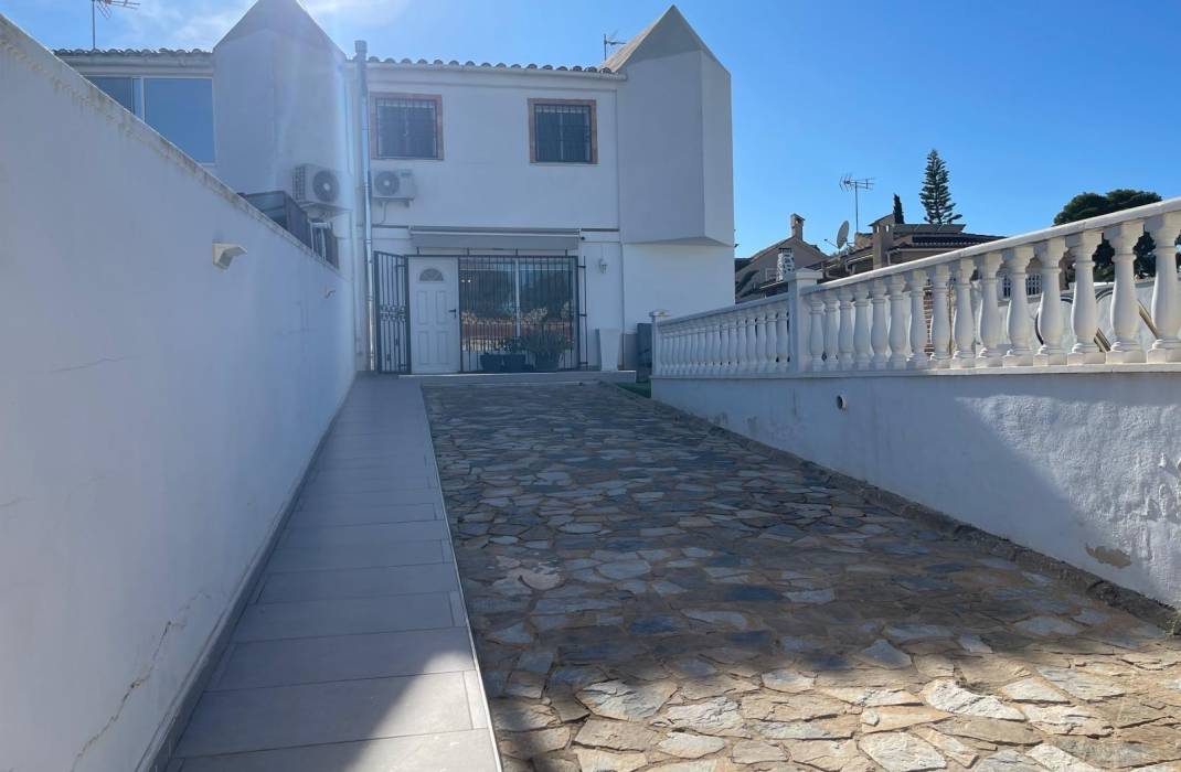 Resale - Villa - Torrevieja - Los Balcones - Los Altos del Edén