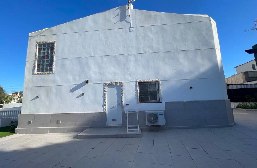 Resale - Villa - Torrevieja - Los Balcones - Los Altos del Edén