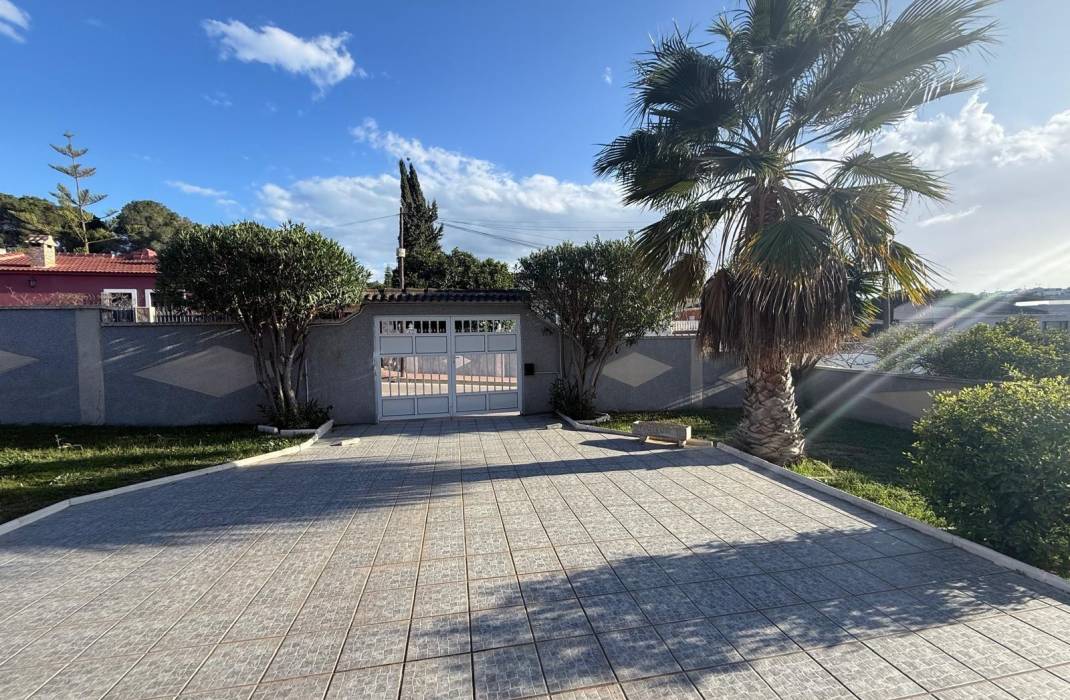 Resale - Villa - Torrevieja - Los Balcones - Los Altos del Edén