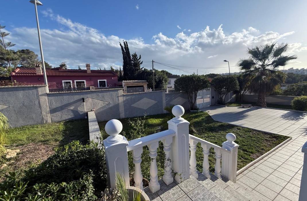 Resale - Villa - Torrevieja - Los Balcones - Los Altos del Edén