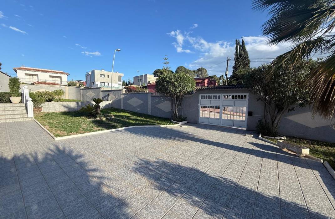 Resale - Villa - Torrevieja - Los Balcones - Los Altos del Edén