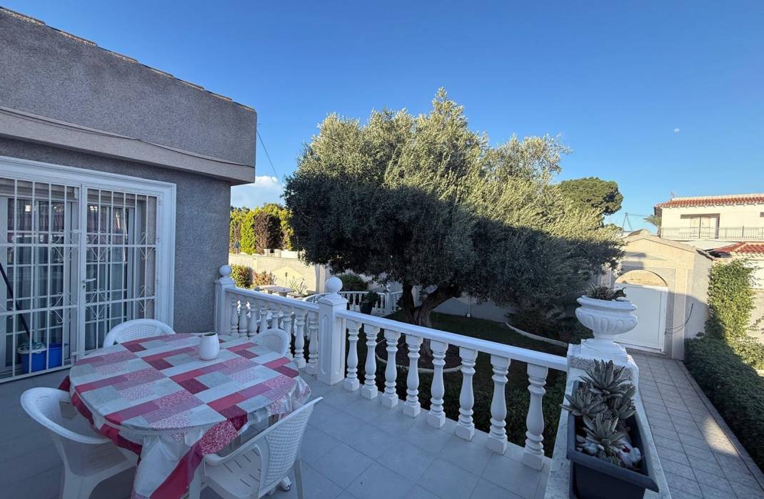 Resale - Villa - Torrevieja - Los Balcones - Los Altos del Edén