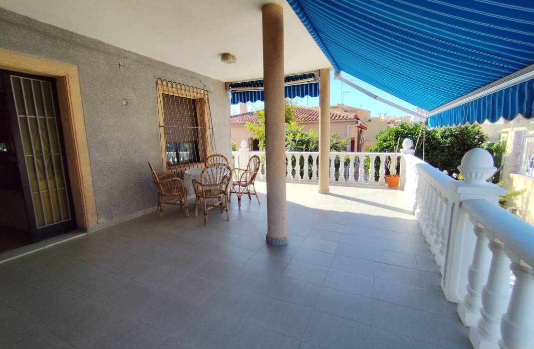 Resale - Villa - Torrevieja - Playa de los locos