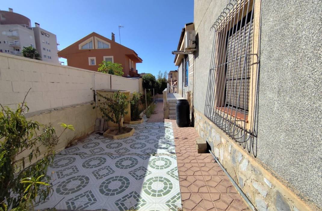 Resale - Villa - Torrevieja - Playa de los locos