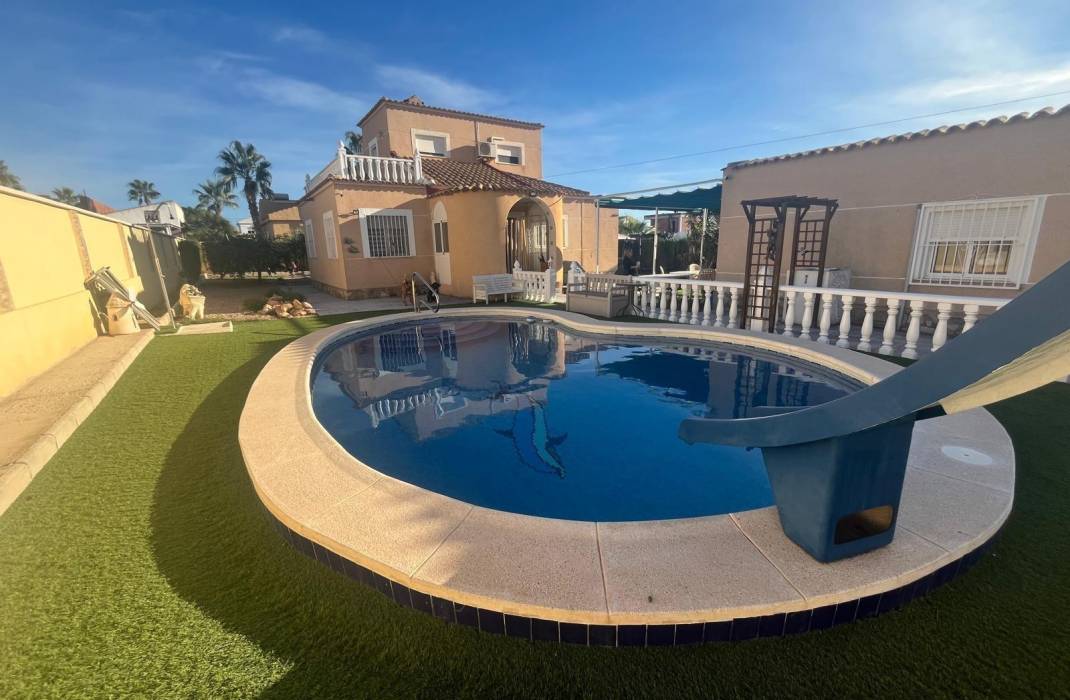 Resale - Villa - Torrevieja - San luis