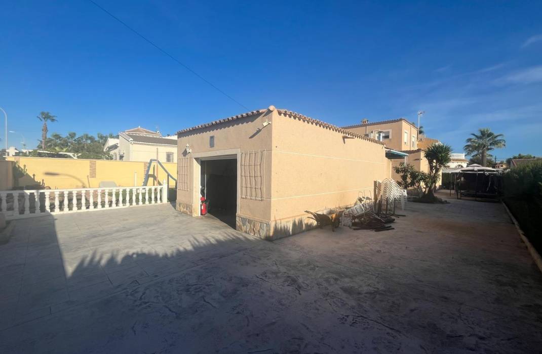 Resale - Villa - Torrevieja - San luis