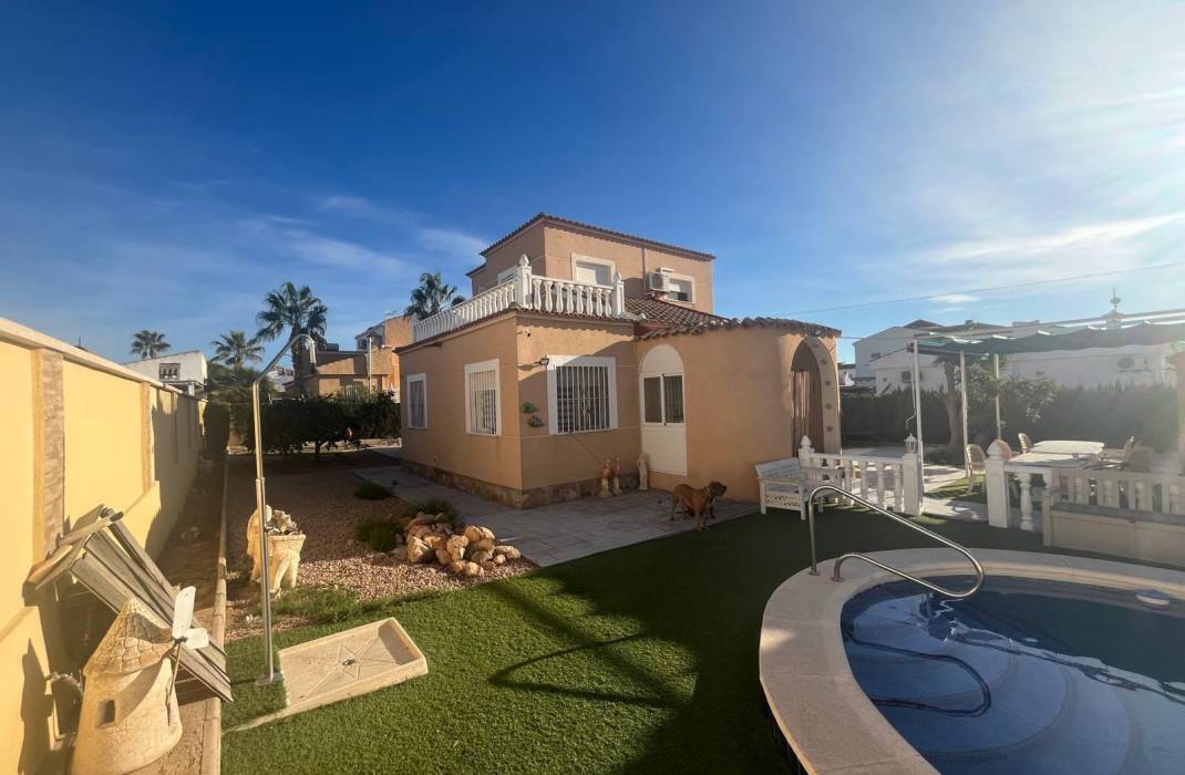 Resale - Villa - Torrevieja - San luis