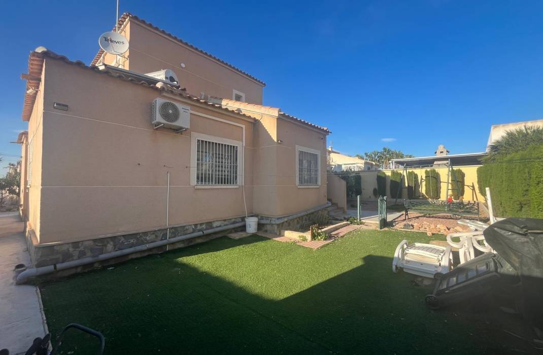 Resale - Villa - Torrevieja - San luis