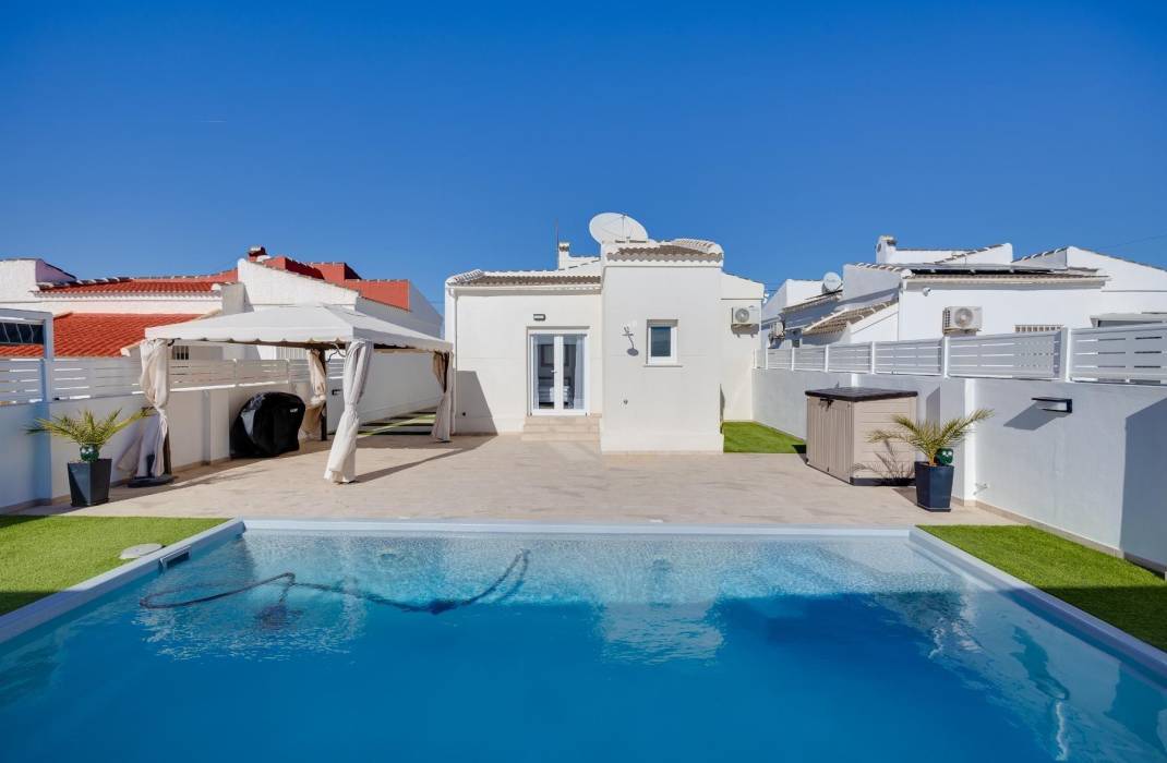 Resale - Villa - Torrevieja - San luis