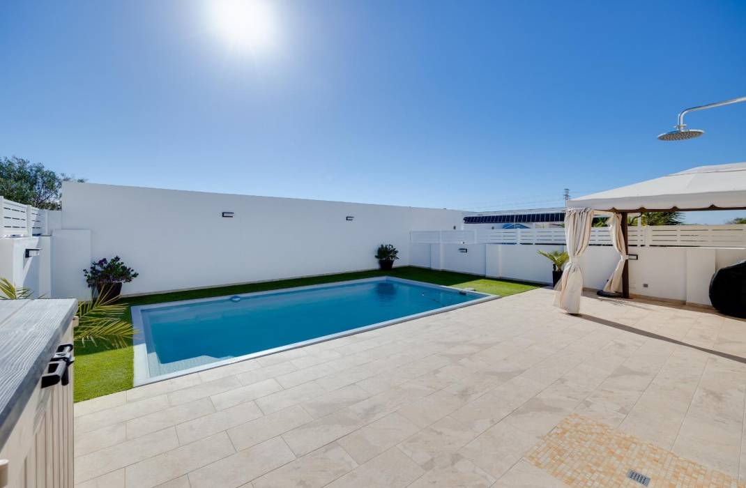 Resale - Villa - Torrevieja - San luis