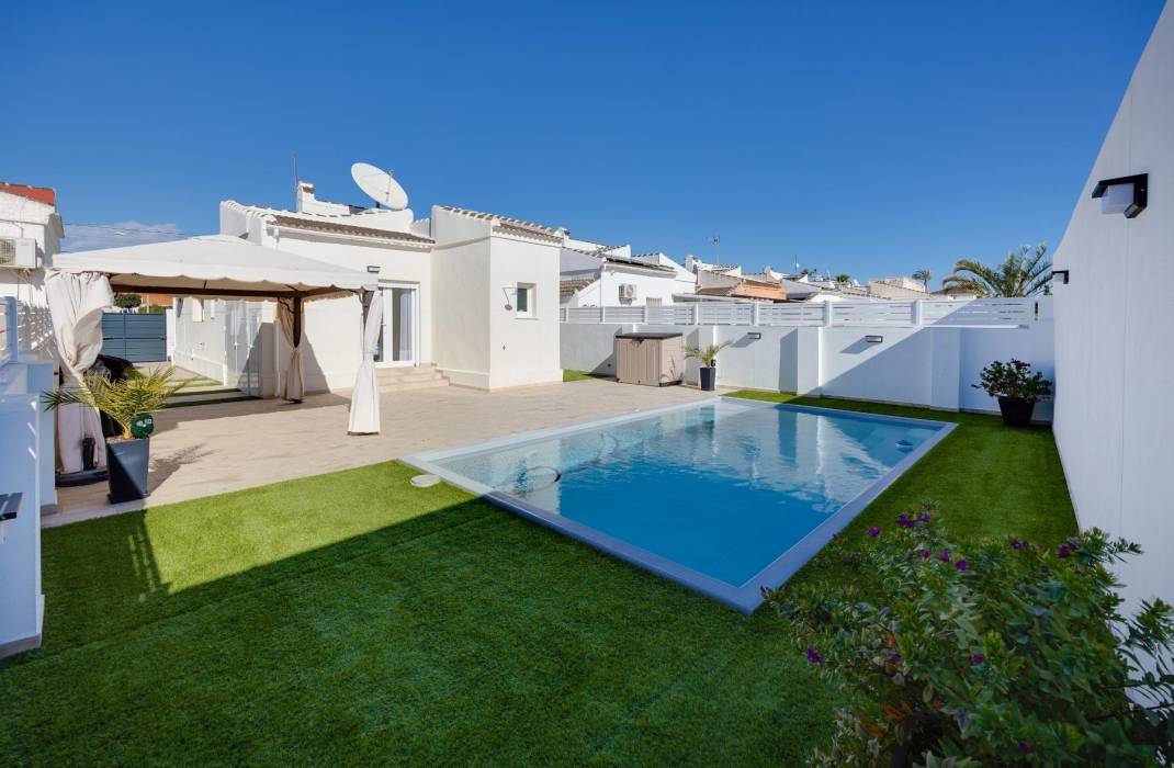 Resale - Villa - Torrevieja - San luis