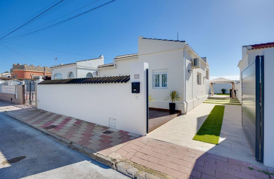 Resale - Villa - Torrevieja - San luis