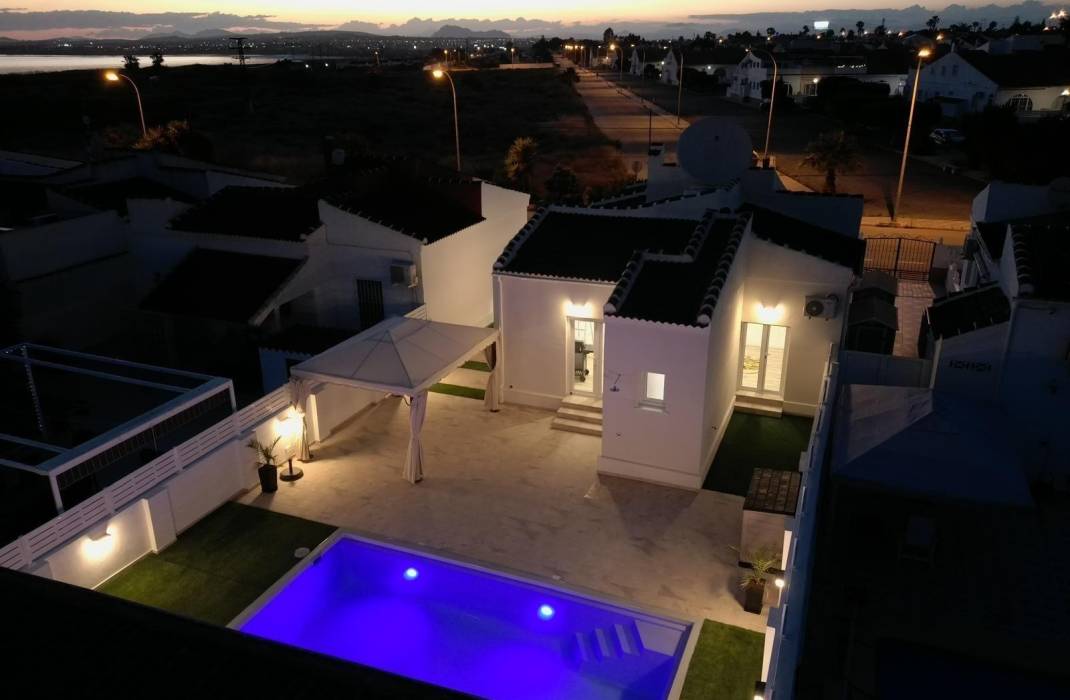 Resale - Villa - Torrevieja - torrevieja