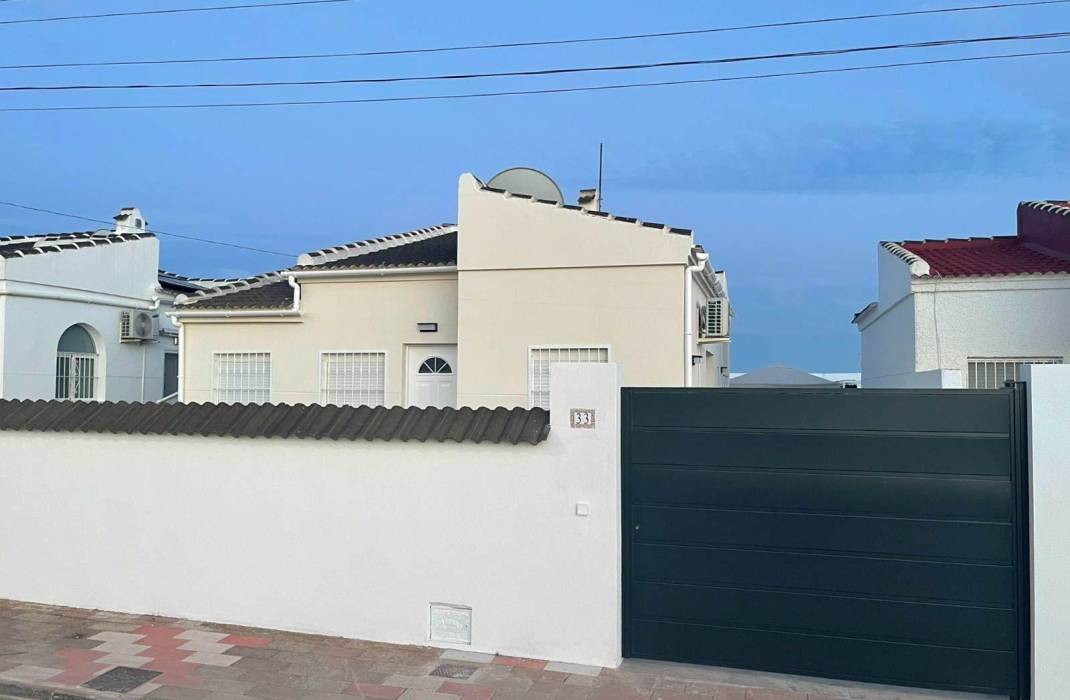 Resale - Villa - Torrevieja - torrevieja