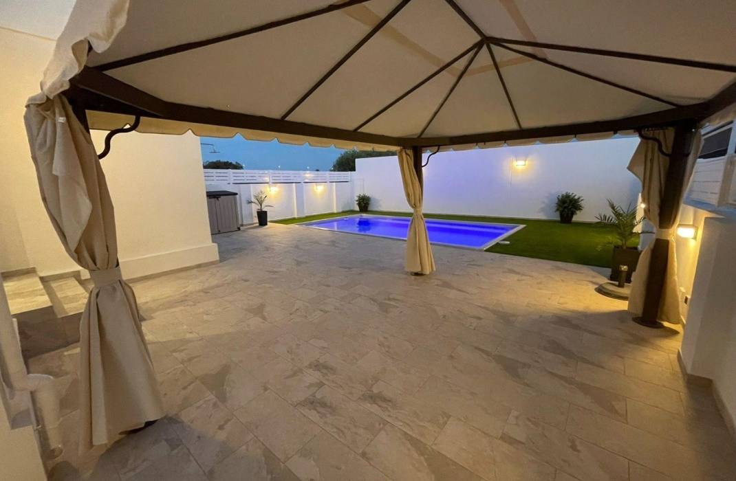 Resale - Villa - Torrevieja - torrevieja