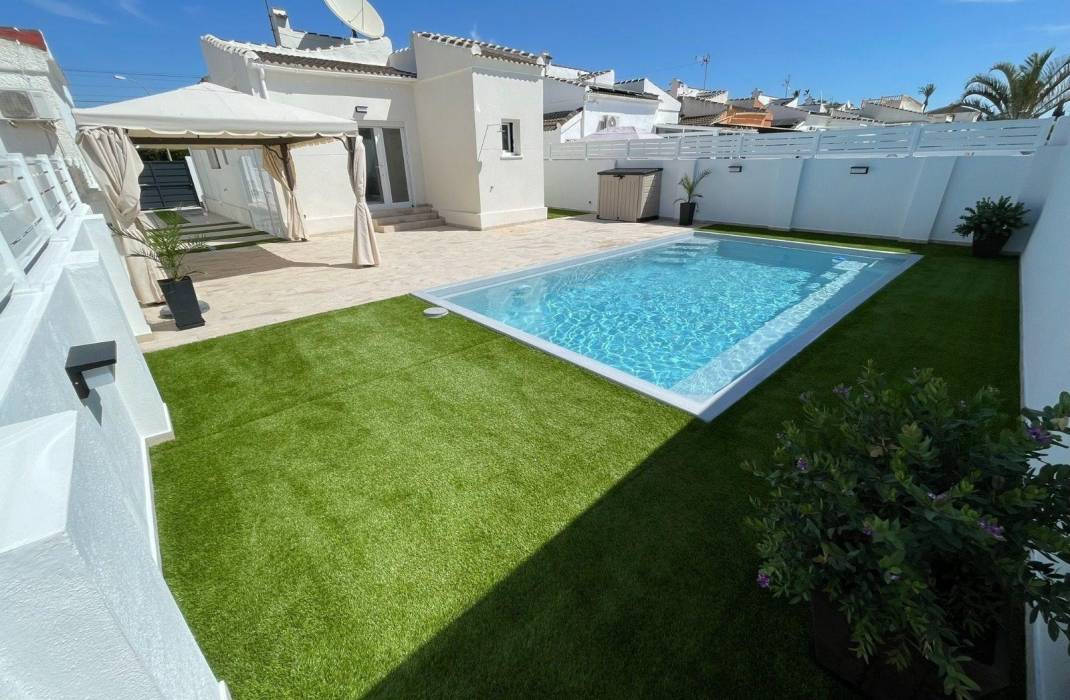 Resale - Villa - Torrevieja - torrevieja