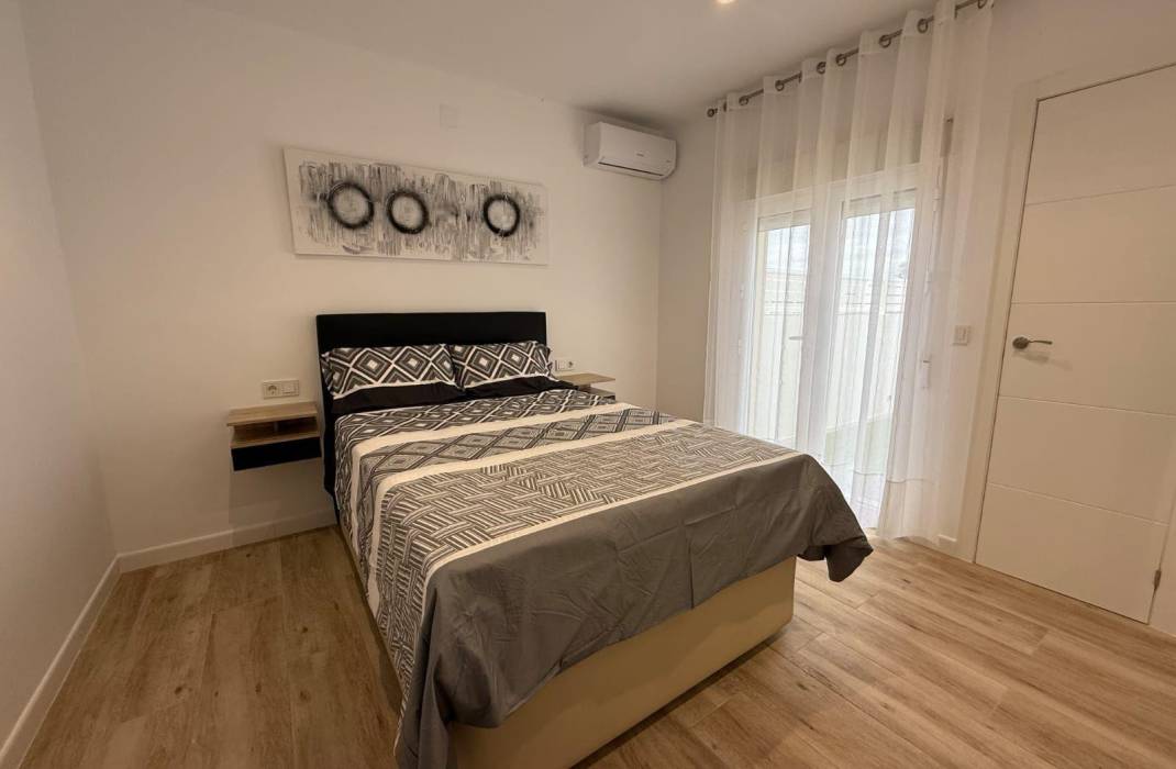 Resale - Villa - Torrevieja - torrevieja