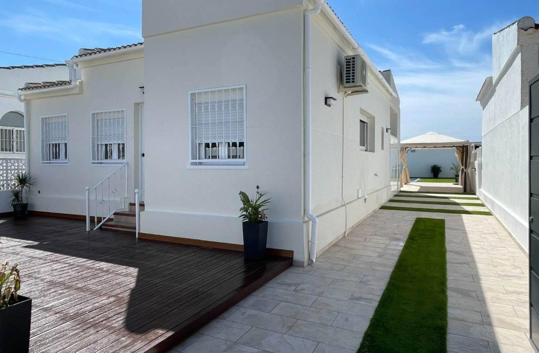 Resale - Villa - Torrevieja - torrevieja