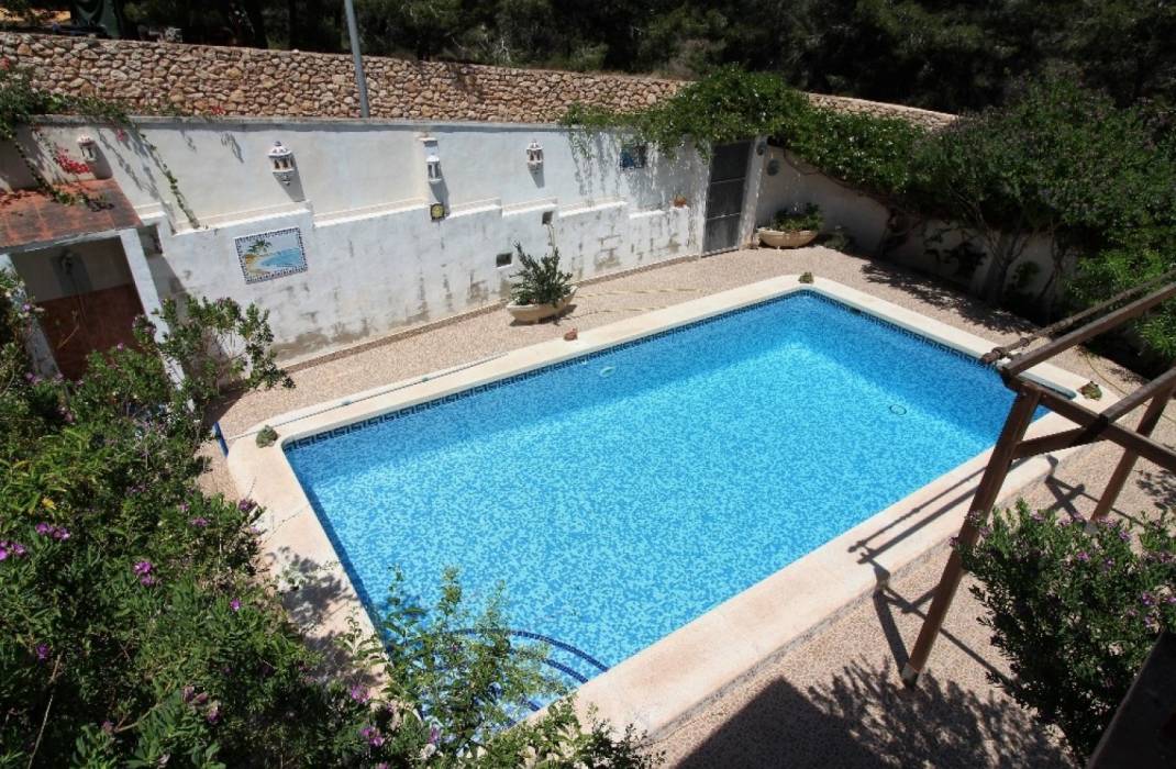Resale - Villa - Torrevieja