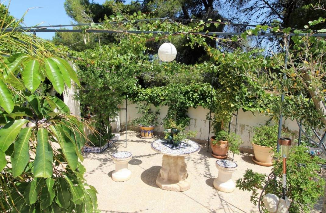 Resale - Villa - Torrevieja