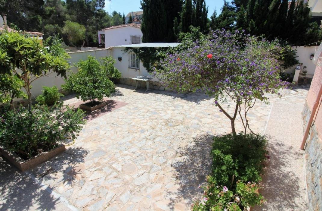 Resale - Villa - Torrevieja