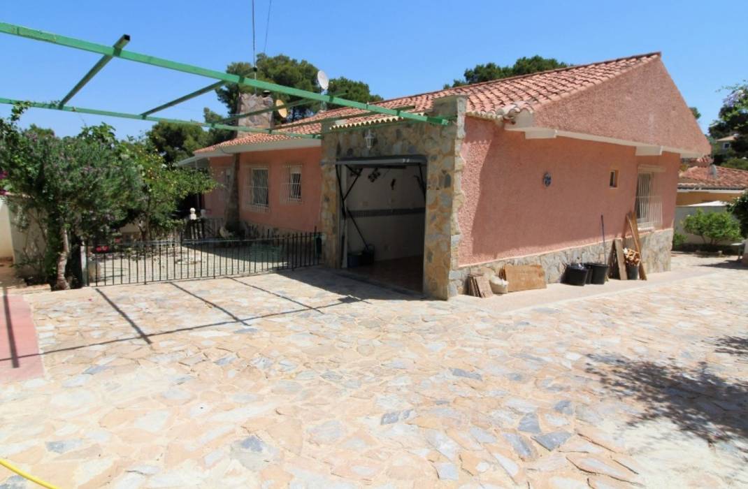 Resale - Villa - Torrevieja