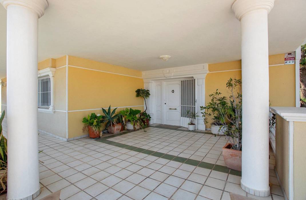 Resale - Villa - Torrevieja