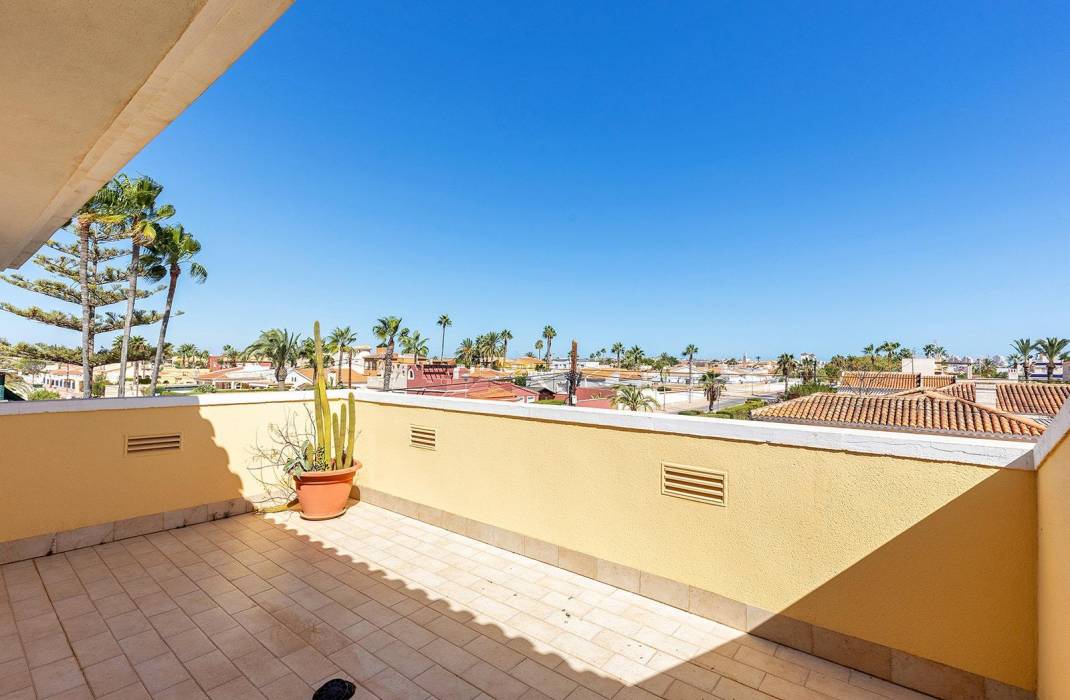 Resale - Villa - Torrevieja