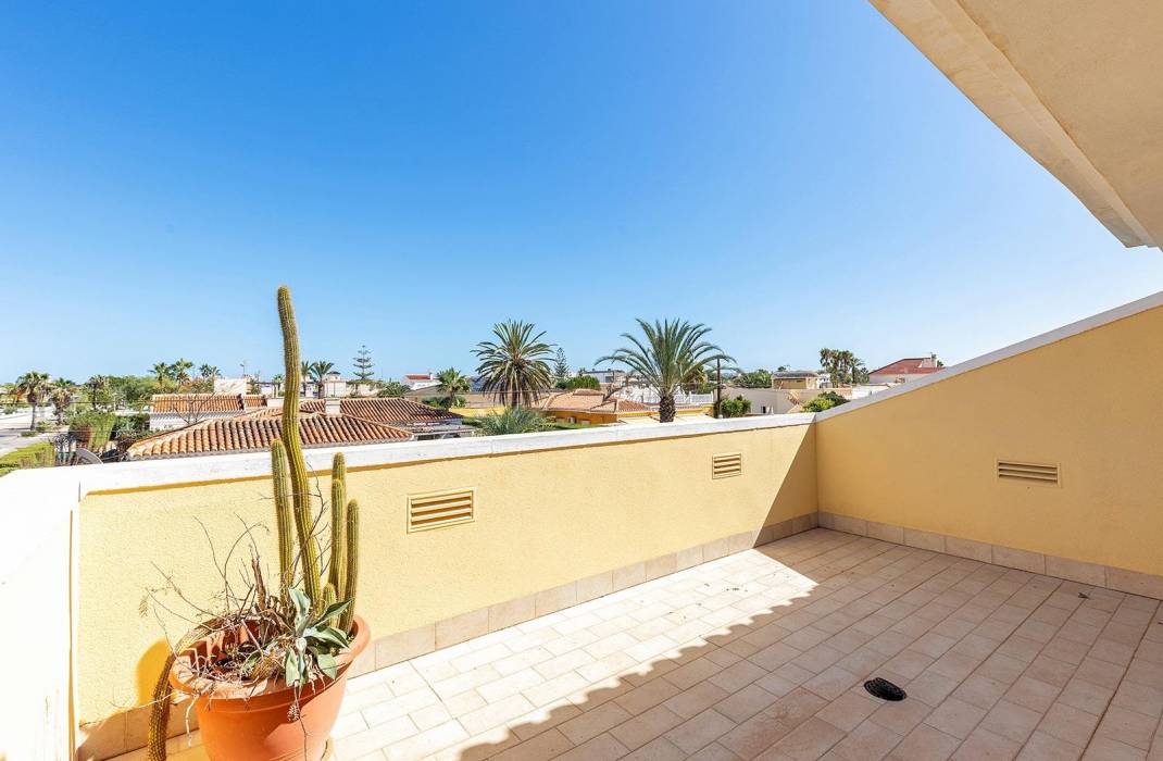 Resale - Villa - Torrevieja