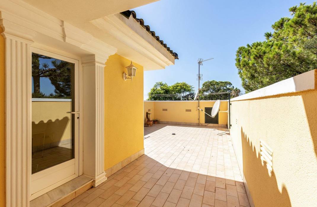 Resale - Villa - Torrevieja