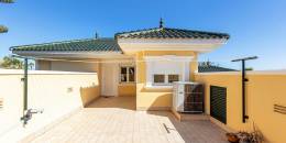 Resale - Villa - Torrevieja