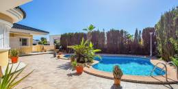 Resale - Villa - Torrevieja