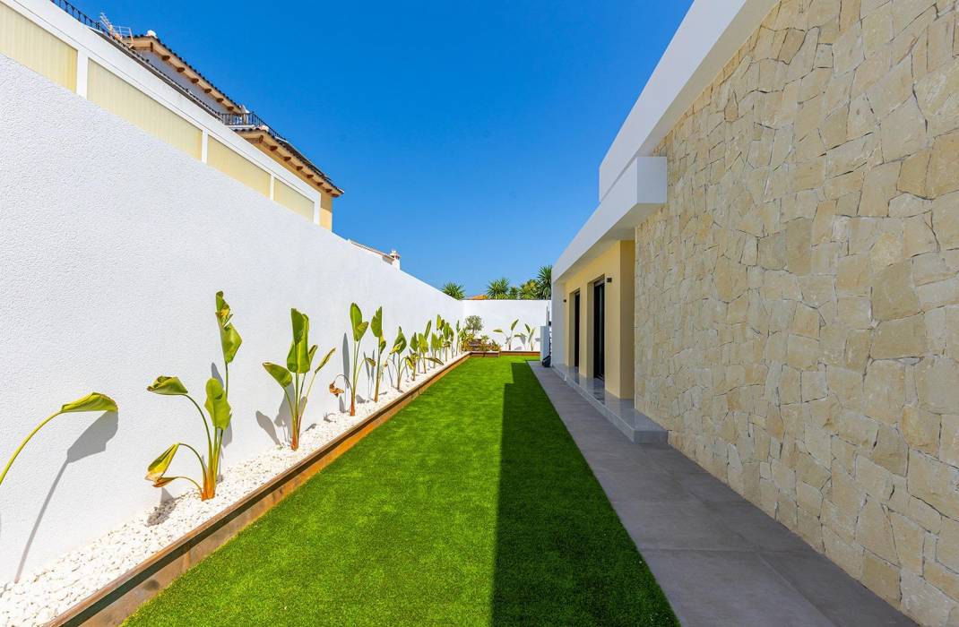 Resale - Villa - Torrevieja