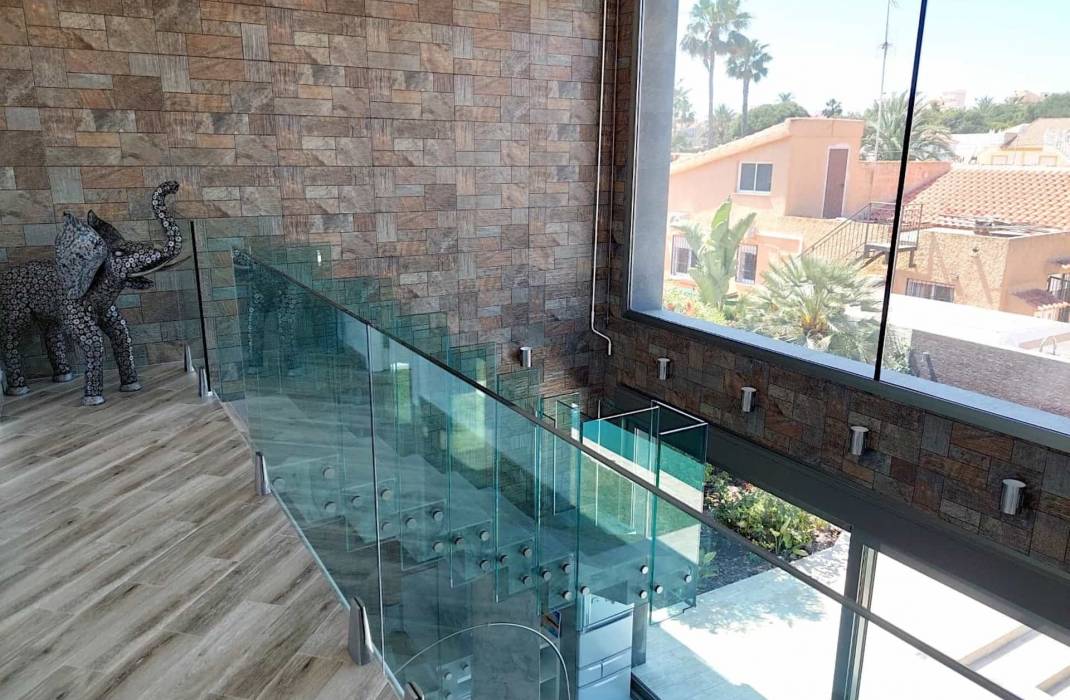 Resale - Villa - Torrevieja