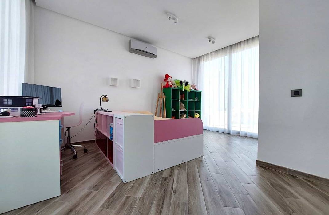 Resale - Villa - Torrevieja