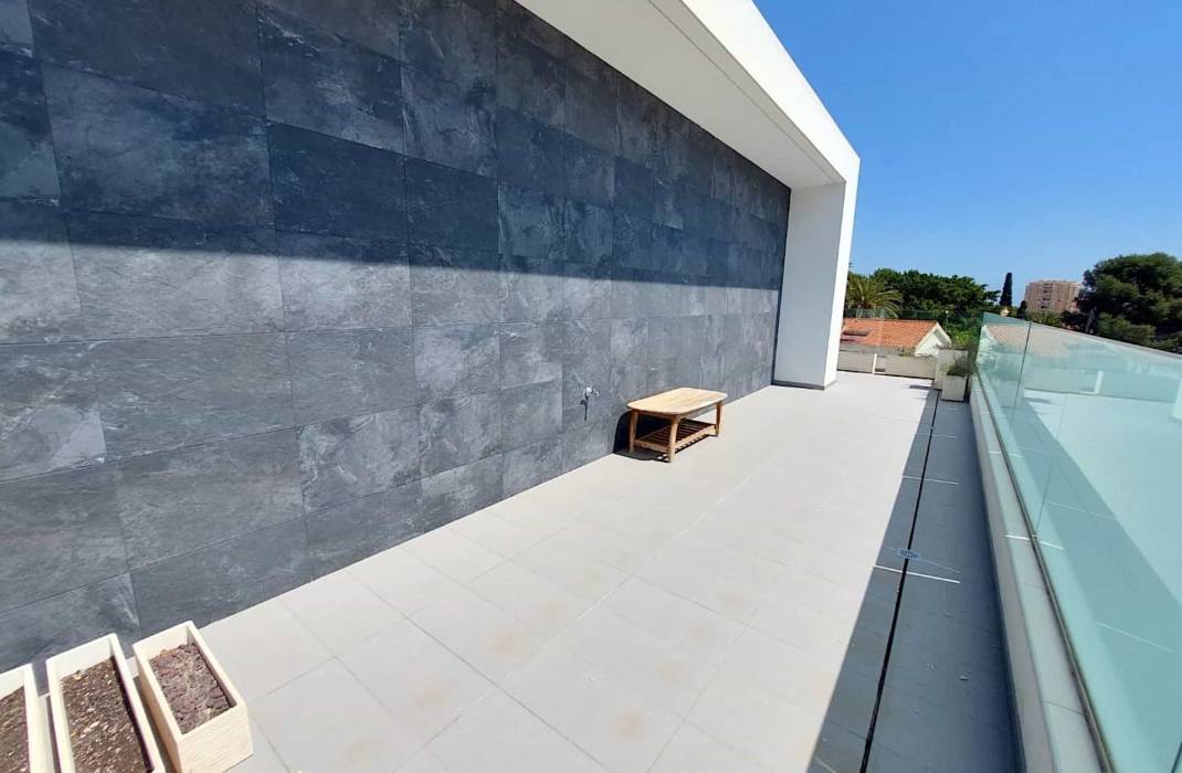 Resale - Villa - Torrevieja