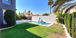 Resale - Villa - Torrevieja