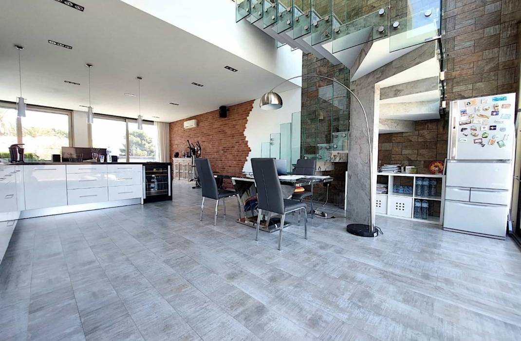 Resale - Villa - Torrevieja