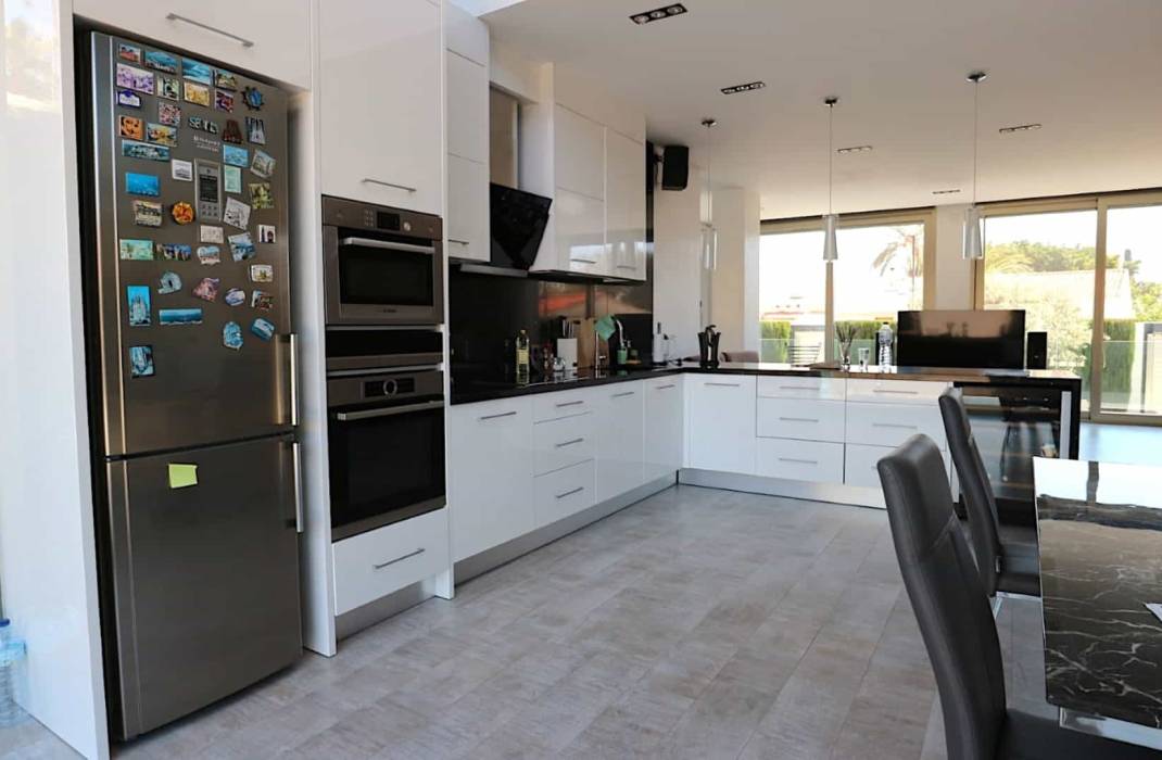 Resale - Villa - Torrevieja