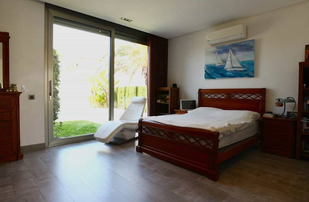 Resale - Villa - Torrevieja