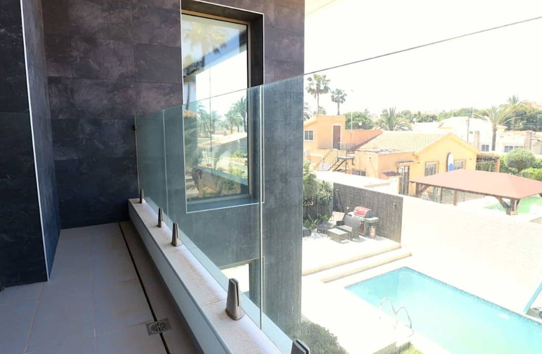 Resale - Villa - Torrevieja