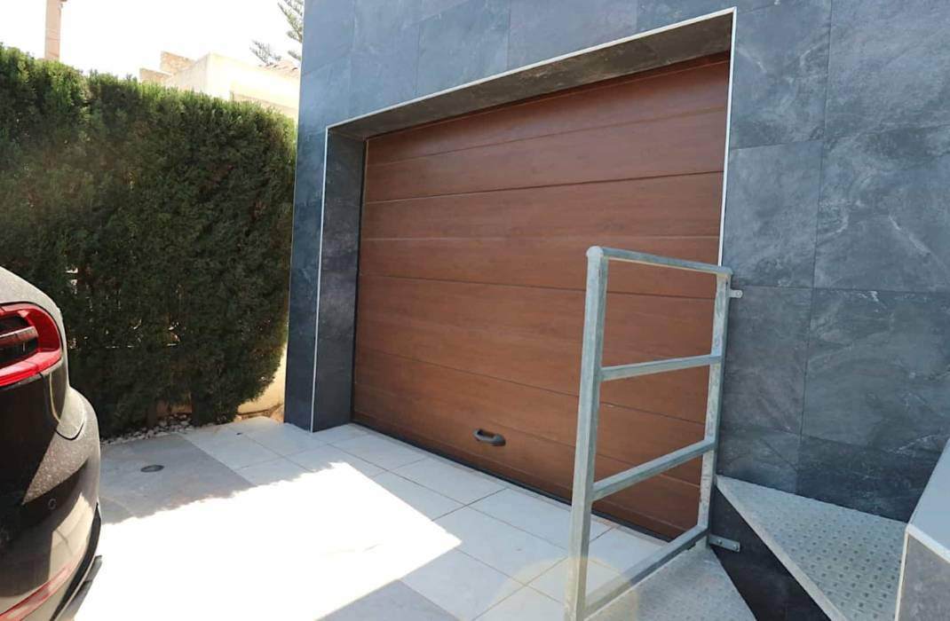 Resale - Villa - Torrevieja