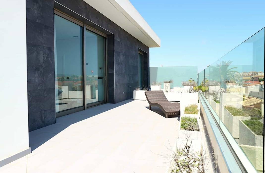 Resale - Villa - Torrevieja