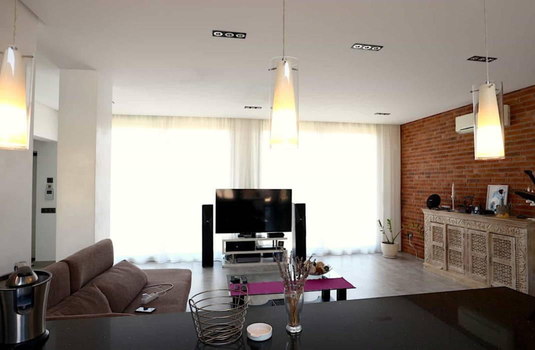 Resale - Villa - Torrevieja