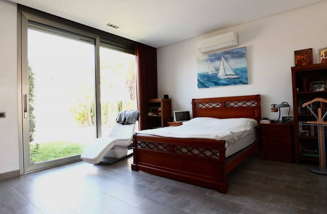 Resale - Villa - Torrevieja