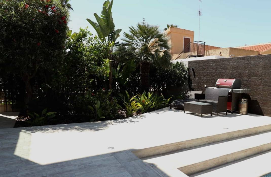 Resale - Villa - Torrevieja